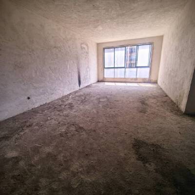 金泰小区，3室2厅2卫，151.9㎡，毛坯，售价62万