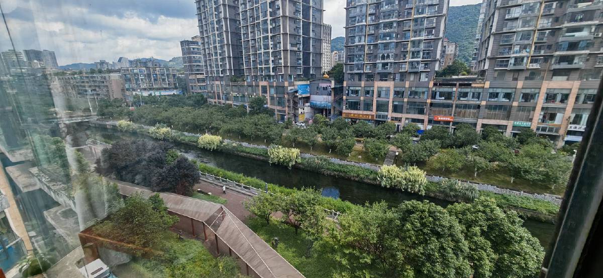 四川/绵阳香榭南岸，3室2厅2卫，170.00㎡，普装，售价78.80万 四川/绵阳二手房