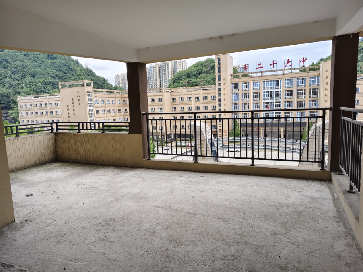 四川/绵阳嘉和逸园三期，3室2厅2卫，121㎡，毛坯，售价78.8万 四川/绵阳二手房