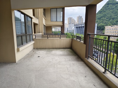 嘉和逸园三期，3室2厅2卫，121㎡，毛坯，售价78.8万