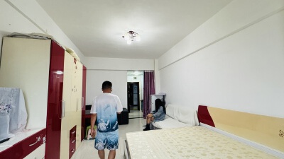 海鑫广场，1室1厅1卫，50.10㎡，售价20万
