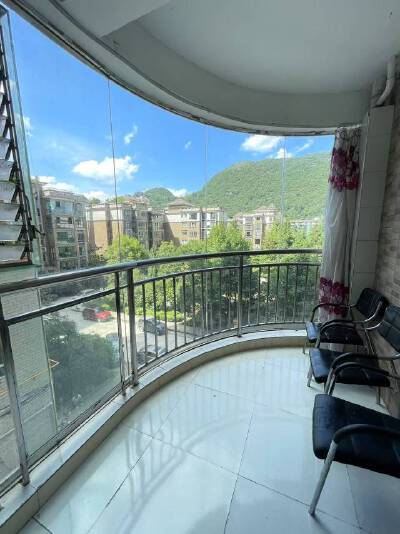 西湖苑小区，3室2厅2卫，131.57㎡，售价56.8万