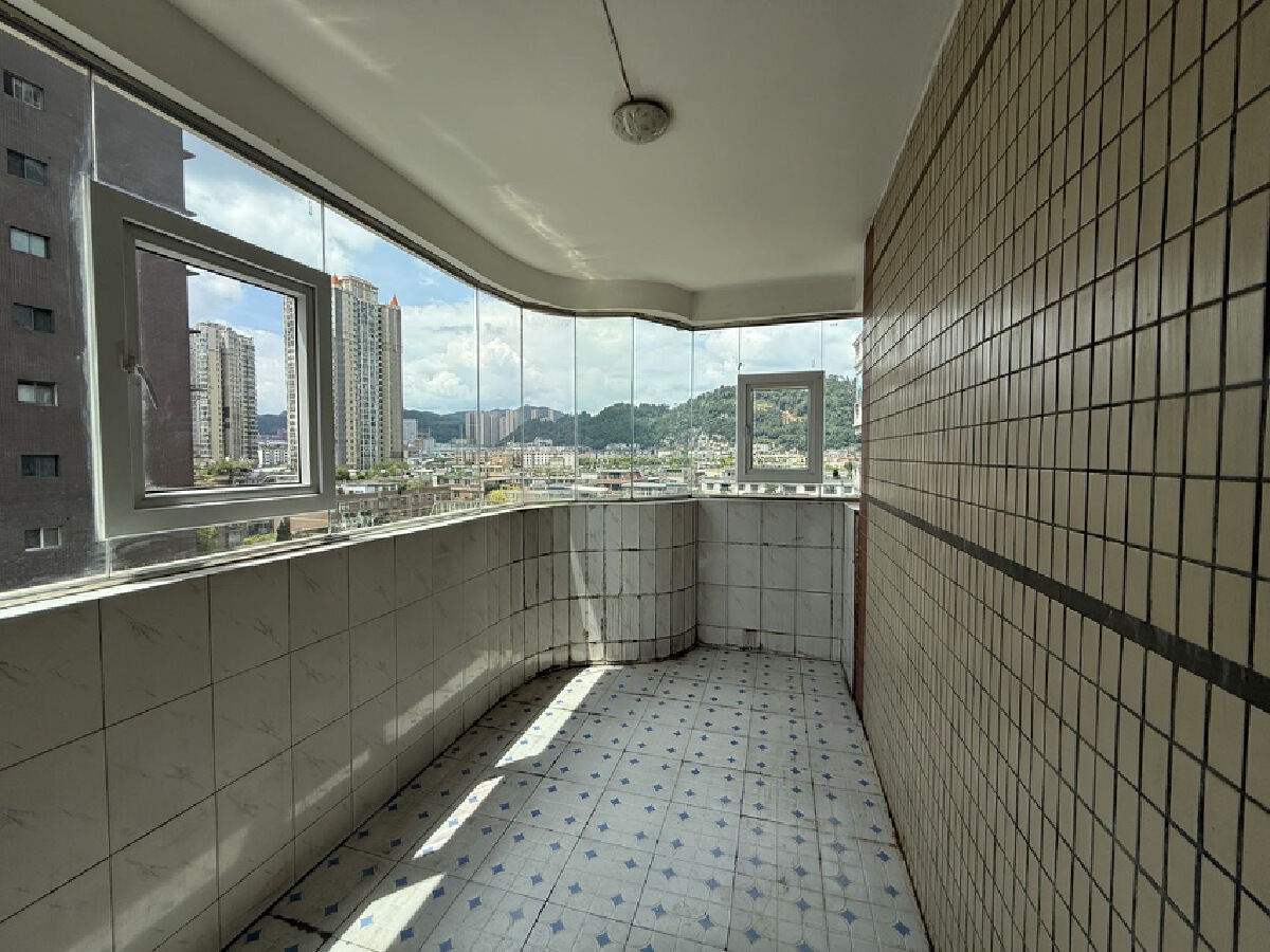 四川/绵阳名都大厦，4室2厅2卫，180㎡，租金3200.00元/月 四川/绵阳租房