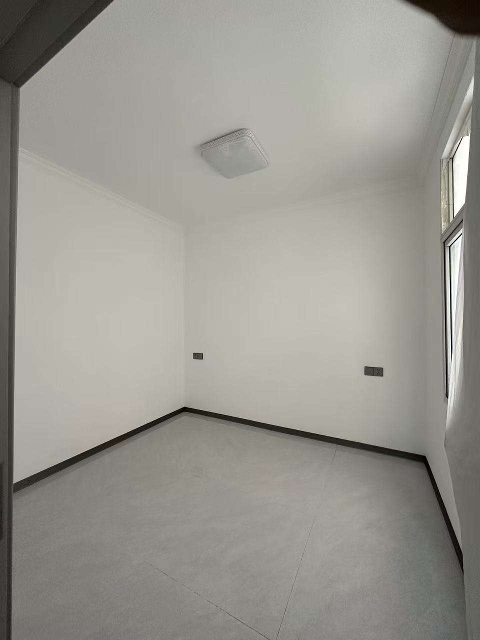 四川/绵阳书香华府，3室1厅1卫，105.00㎡，普装，售价23.80万 四川/绵阳二手房