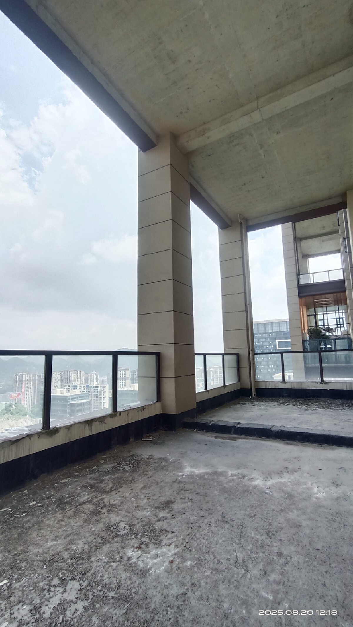 四川/绵阳凤凰院景，5室2厅3卫，169.10㎡，毛坯，售价120.00万 四川/绵阳二手房