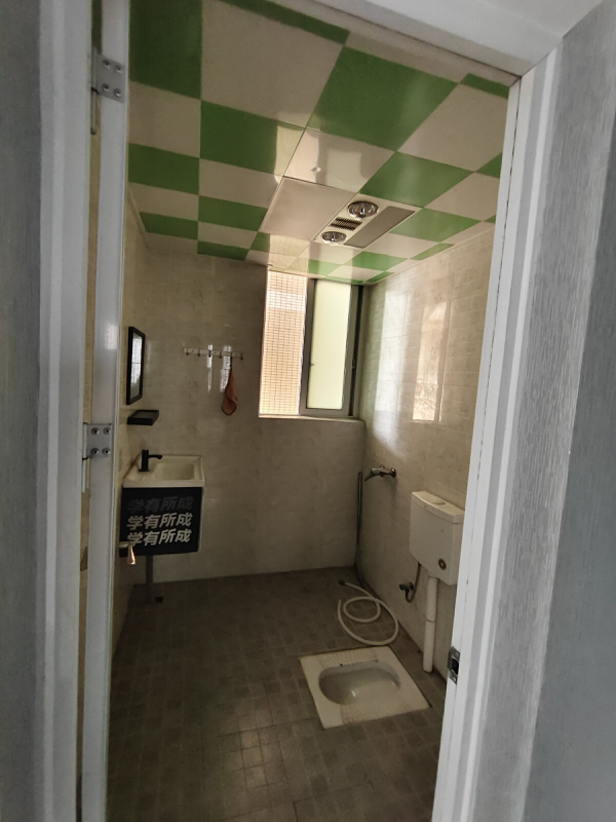 四川/绵阳麒麟大厦，4室2厅2卫，159.00㎡，售价70.00万 四川/绵阳二手房