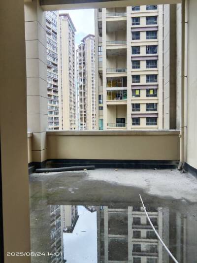 凤凰院景，4室2厅2卫，119㎡，毛坯，售价77万