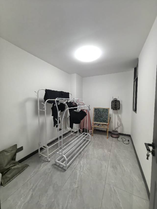 四川/绵阳凉都印象城一期，4室2厅2卫，131.00㎡，精装，租金3200.00元/月 四川/绵阳租房