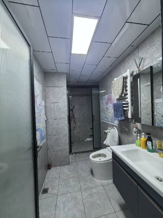 四川/绵阳凉都印象城一期，4室2厅2卫，131.00㎡，精装，租金3200.00元/月 四川/绵阳租房