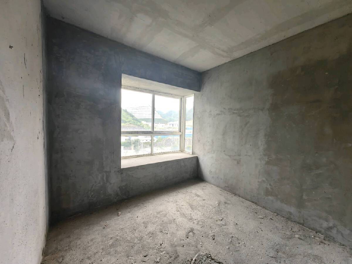 四川/绵阳华飞紫荆苑，3室2厅2卫，116㎡，售价31.5万 四川/绵阳二手房
