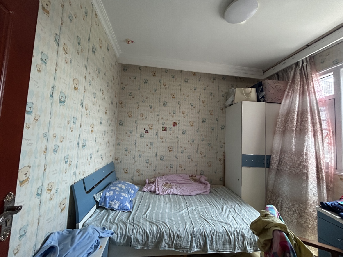 四川/绵阳德宏大厦，5室3厅3卫，197.25㎡，精装，售价89.80万 四川/绵阳二手房