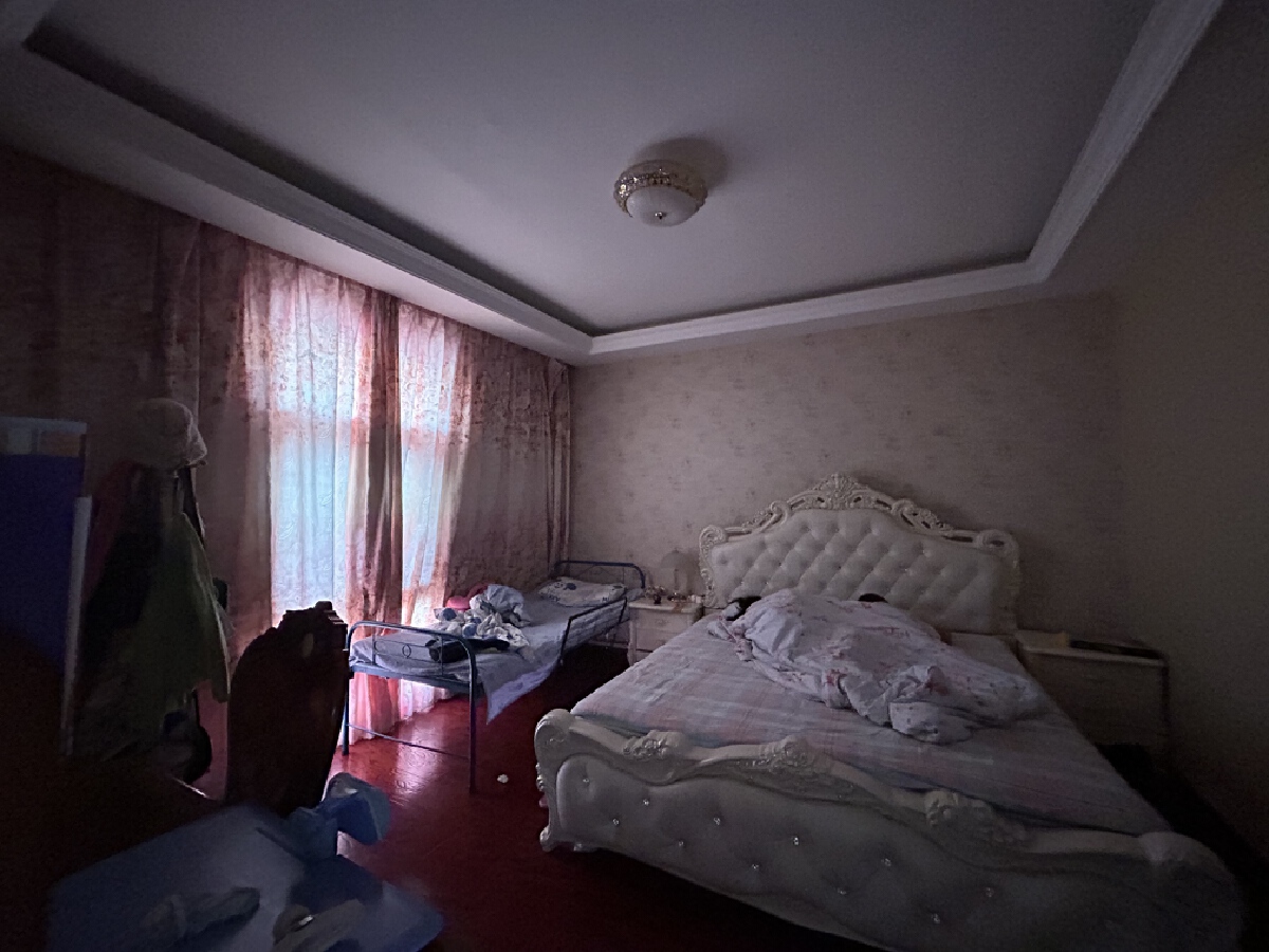 四川/绵阳德宏大厦，5室3厅3卫，197.25㎡，精装，售价89.80万 四川/绵阳二手房