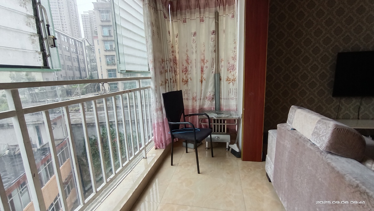 四川/绵阳金山豪景，2室2厅1卫，84.00㎡，简装，售价31.6万 四川/绵阳二手房
