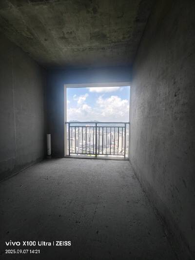 凤凰院景，4室2厅2卫，122.00㎡，售价75.8万