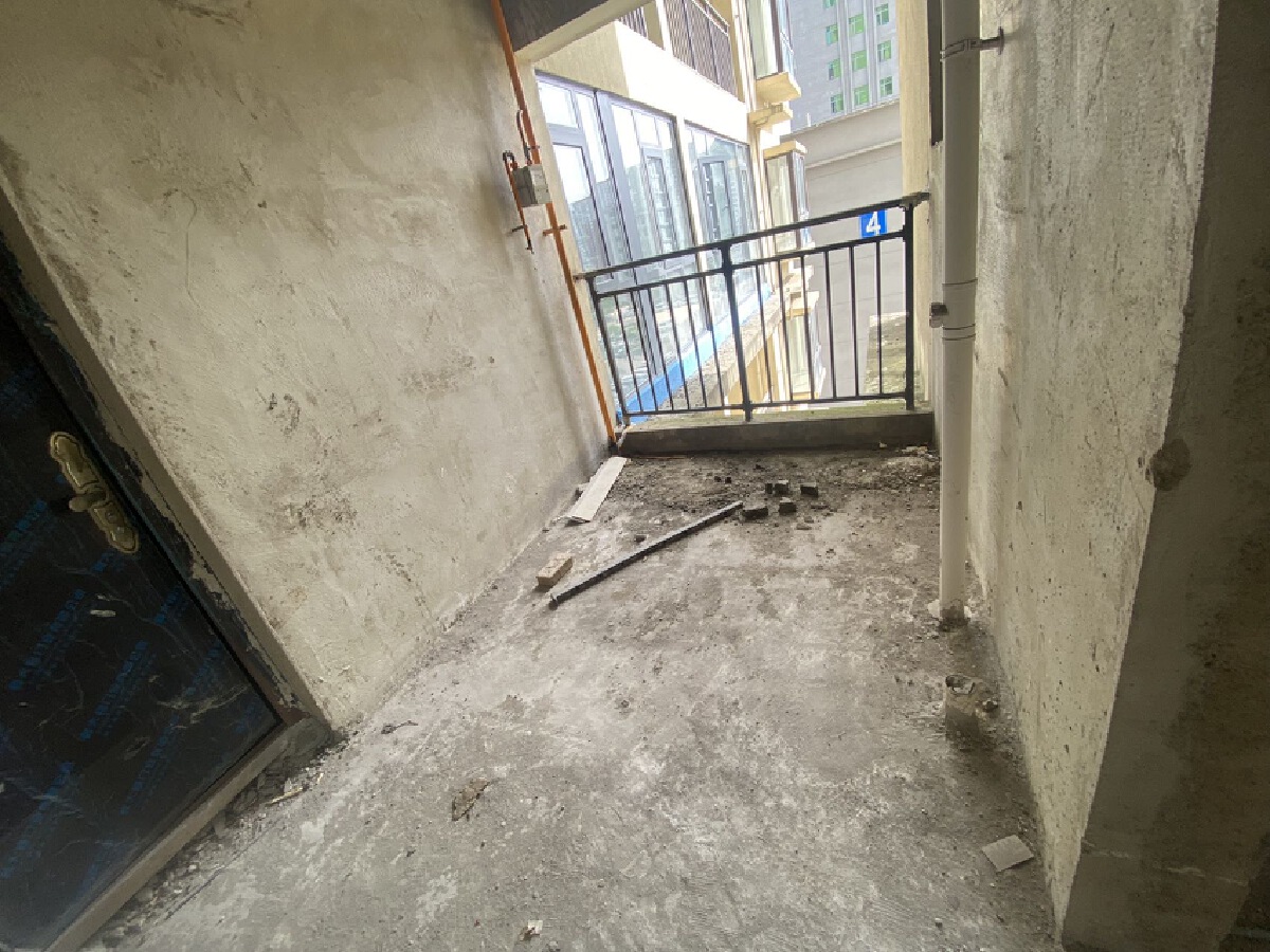 四川/绵阳华飞紫荆苑，2室2厅2卫，120.50㎡，毛坯，售价38.00万 四川/绵阳二手房