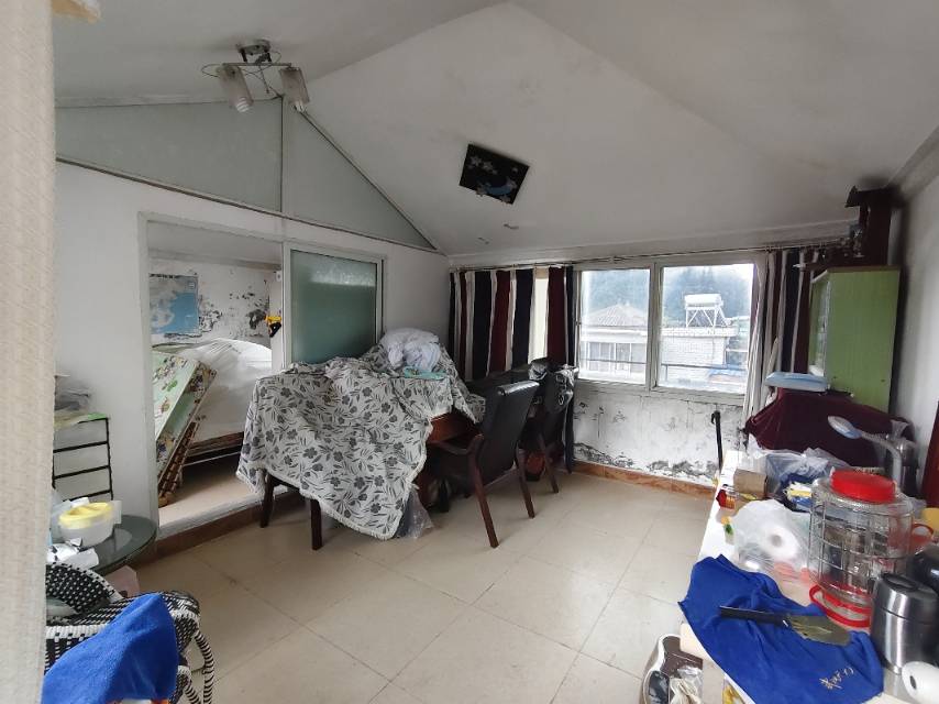 四川/绵阳康乐南路20号，4室3厅2卫，97.68㎡，售价42.80万 四川/绵阳二手房