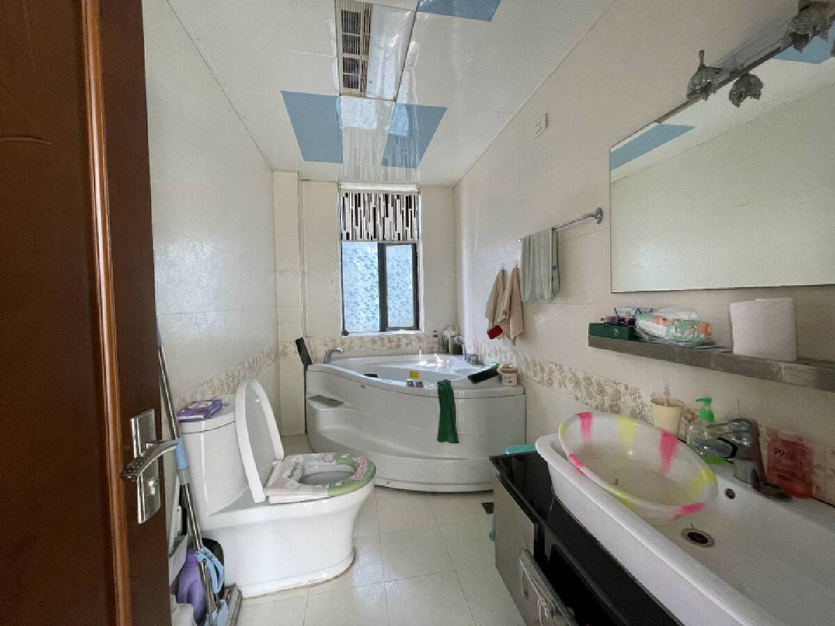 四川/绵阳香榭水岸，8室3厅3卫，230.80㎡，精装，售价118.00万 四川/绵阳二手房