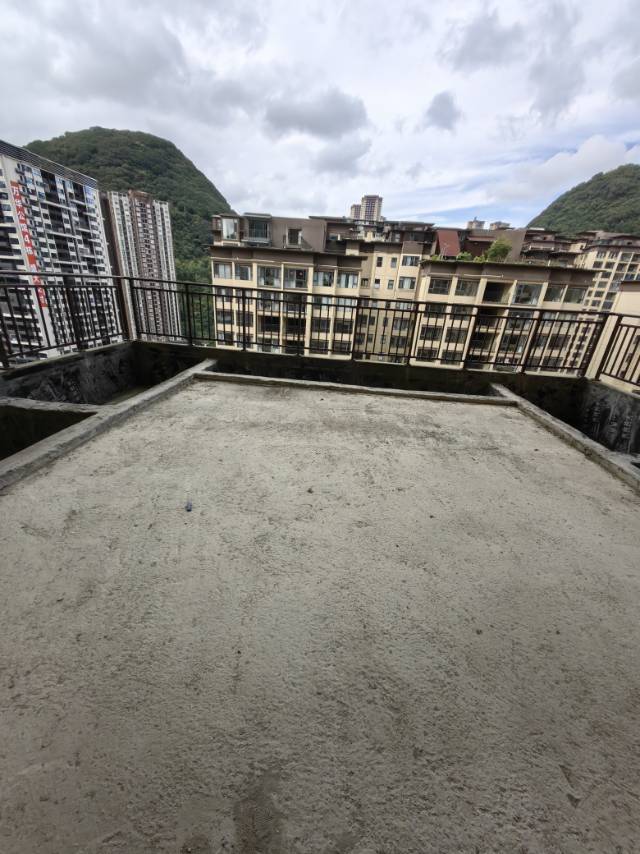 四川/绵阳铜锣湾中心，5室2厅3卫，139.00㎡，售价68.00万 四川/绵阳二手房