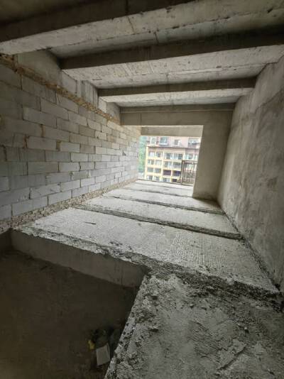 铜锣湾中心，5室2厅3卫，139.00㎡，售价68.00万