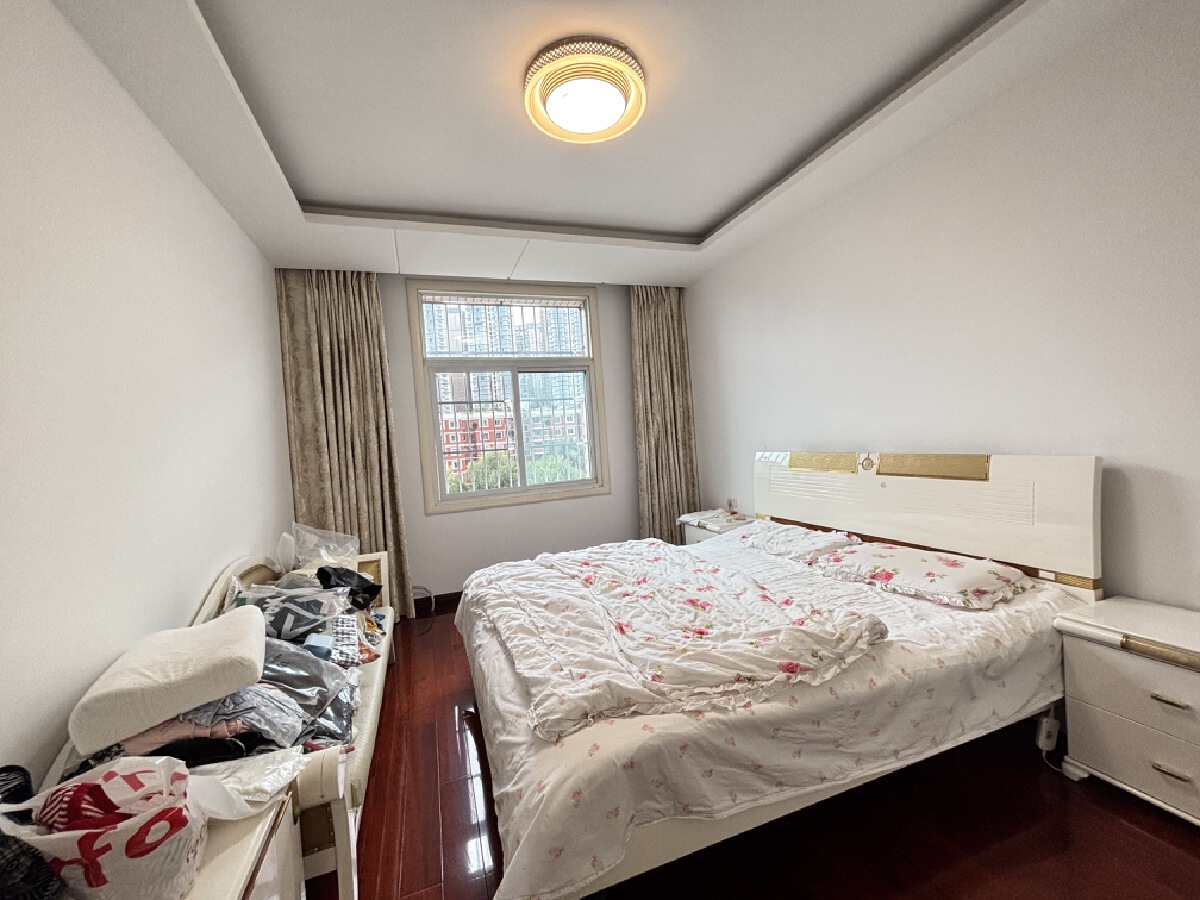 四川/绵阳税务局家属楼，4室2厅2卫，175.31㎡，售价72.8万 四川/绵阳二手房