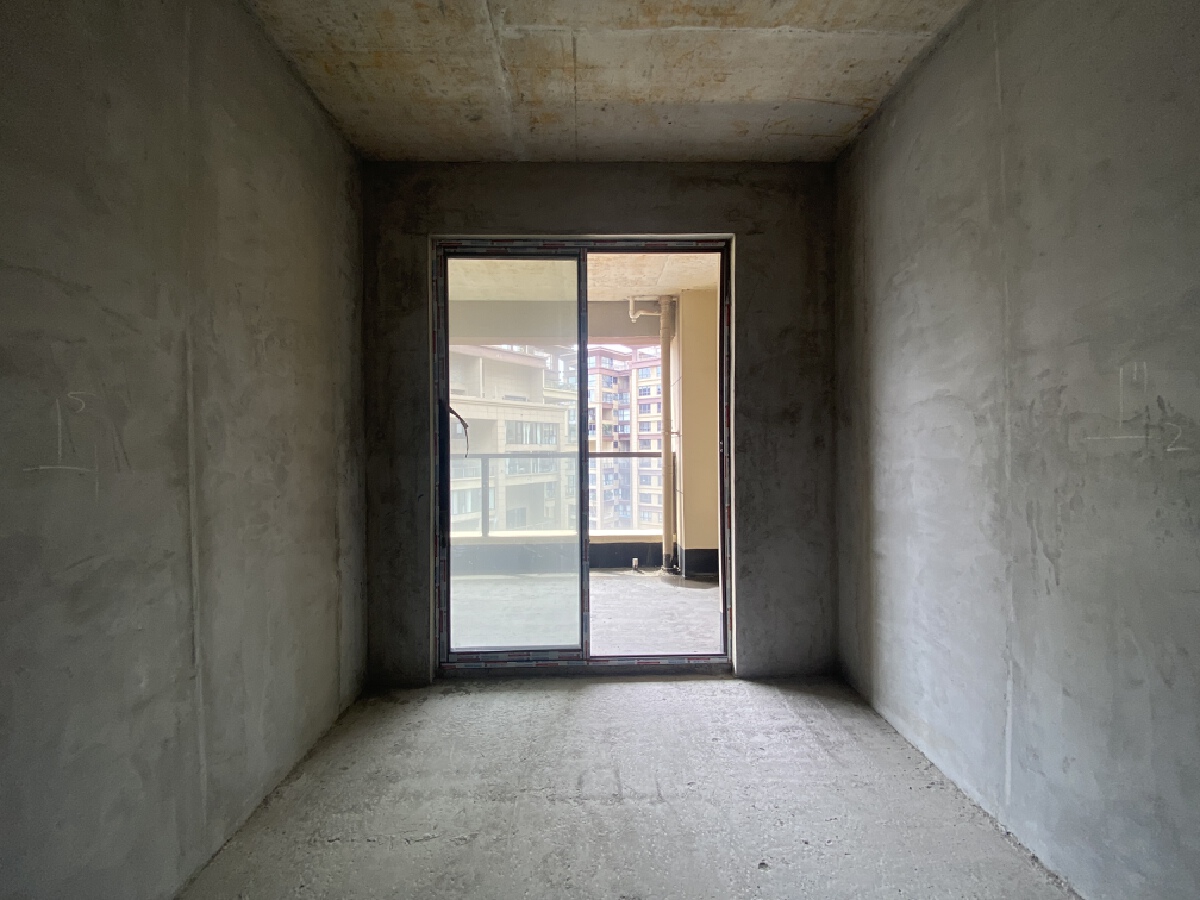 四川/绵阳凤凰院景，5室2厅3卫，169.00㎡，毛坯，售价110万 四川/绵阳二手房