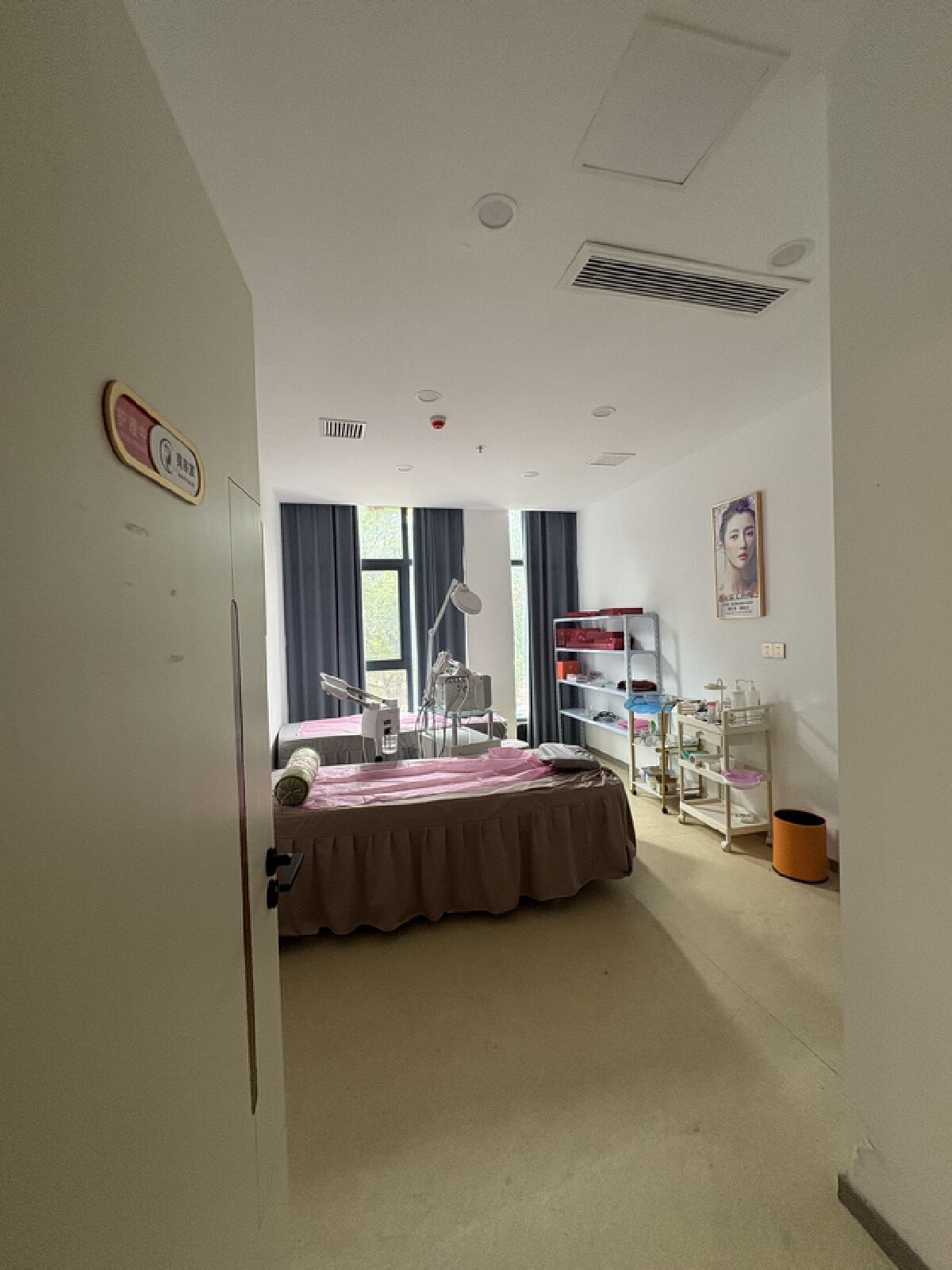 四川/绵阳金山豪景，800.00㎡，精装，租金180000.00元/年 四川/绵阳租房