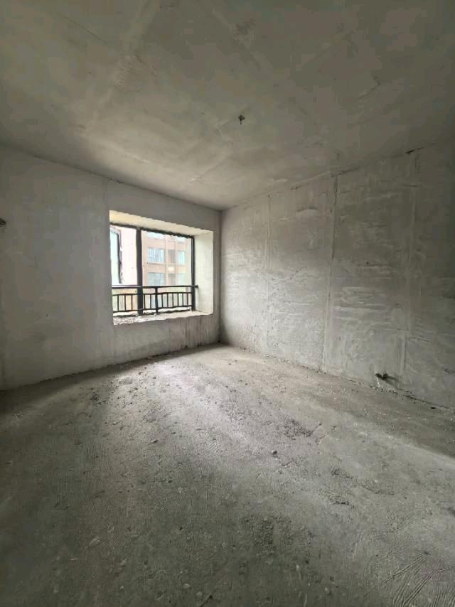 四川/绵阳金竹林小区，3室2厅1卫，110㎡，售价38.8万 四川/绵阳二手房