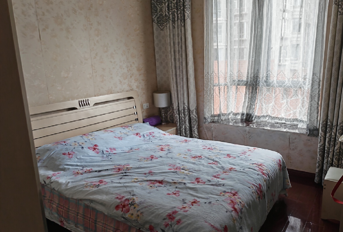 四川/绵阳河滨苑小区，4室3厅2卫，168.00㎡，售价71.8万 四川/绵阳二手房