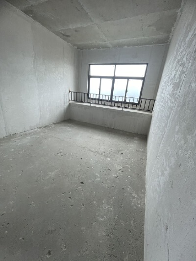 山语城，3室2厅2卫，112㎡，毛坯，售价50万