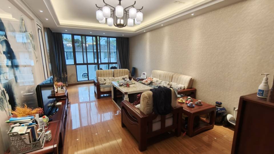 四川/绵阳西湖苑小区，4室3厅3卫，206㎡，售价85万 四川/绵阳二手房