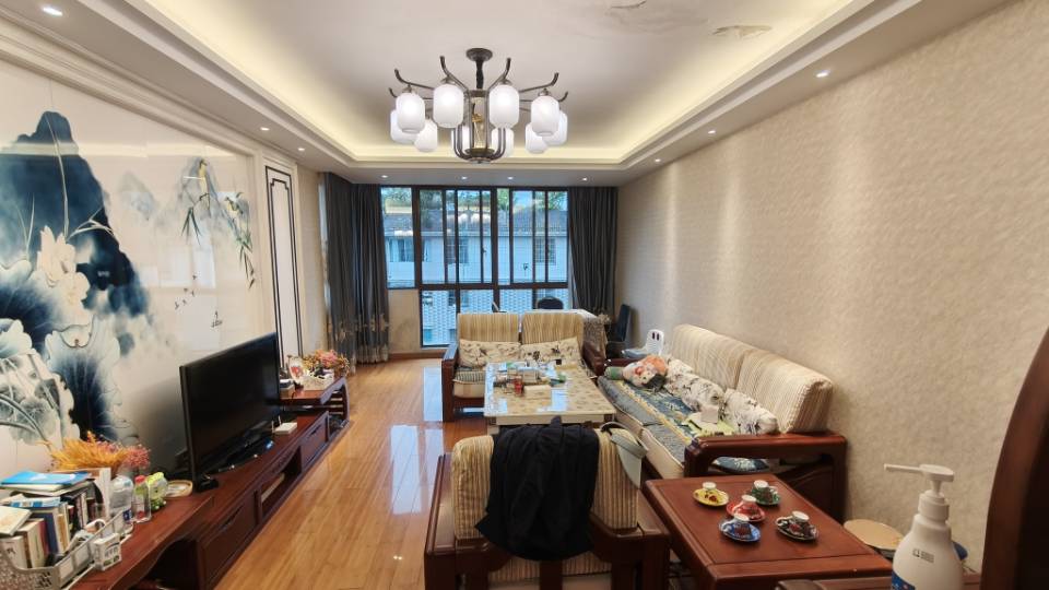 四川/绵阳西湖苑小区，4室3厅3卫，206㎡，售价85万 四川/绵阳二手房