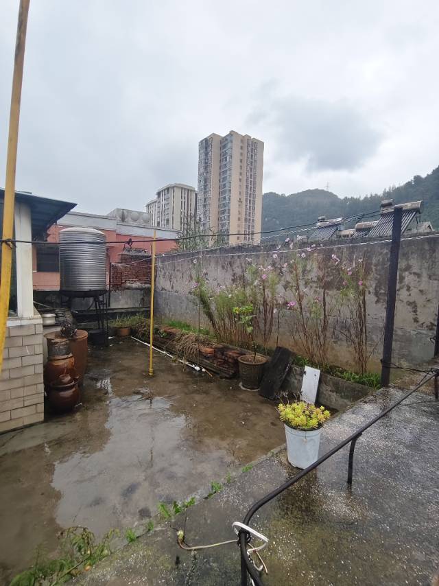四川/绵阳荷城花园步行街，4室2厅1卫，96.00㎡，普装，售价38.80万 四川/绵阳二手房